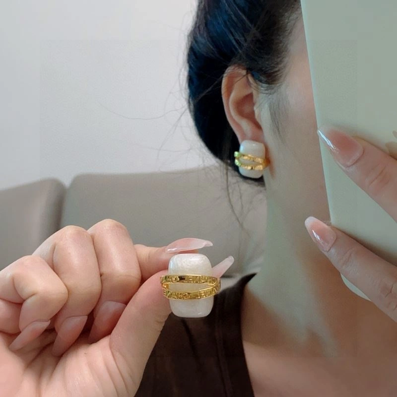 Chanel Earrings Lightweight 231180