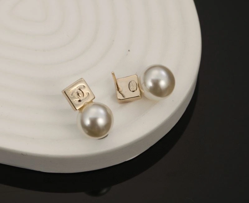 Sophisticated Chanel Earrings 231212