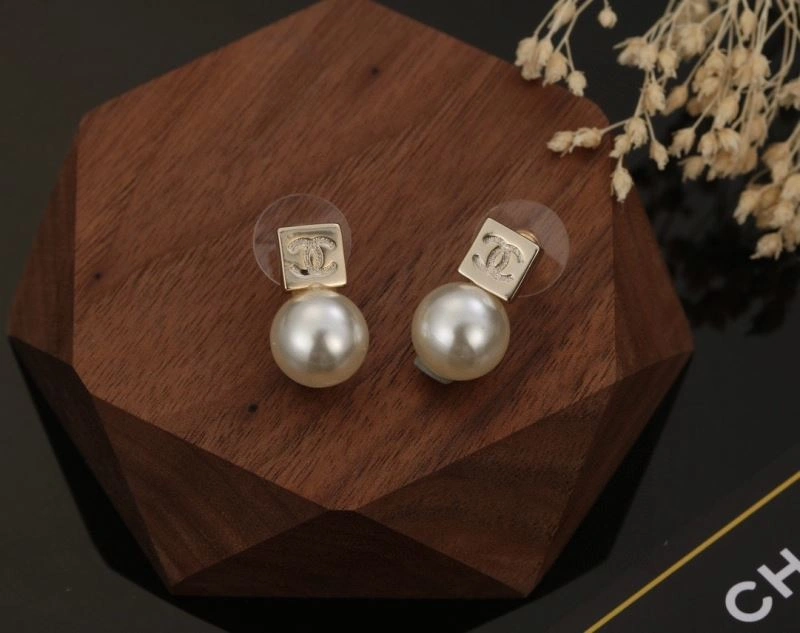 Sophisticated Chanel Earrings 231212