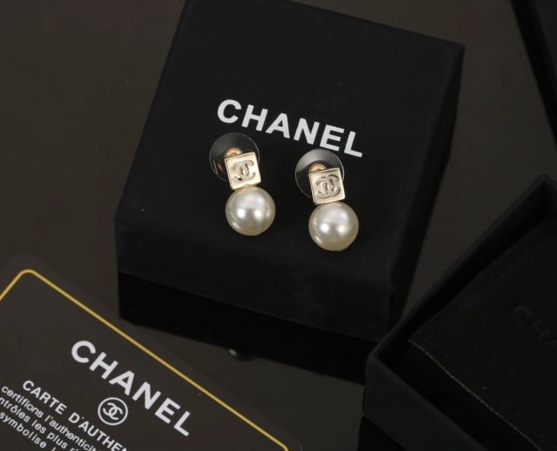 Sophisticated Chanel Earrings 231212