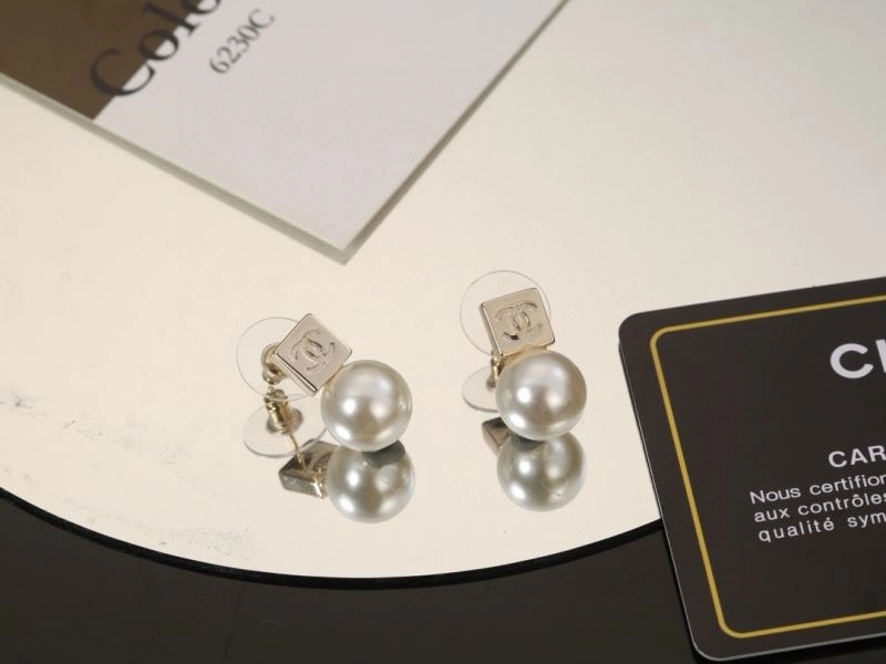 Sophisticated Chanel Earrings 231212