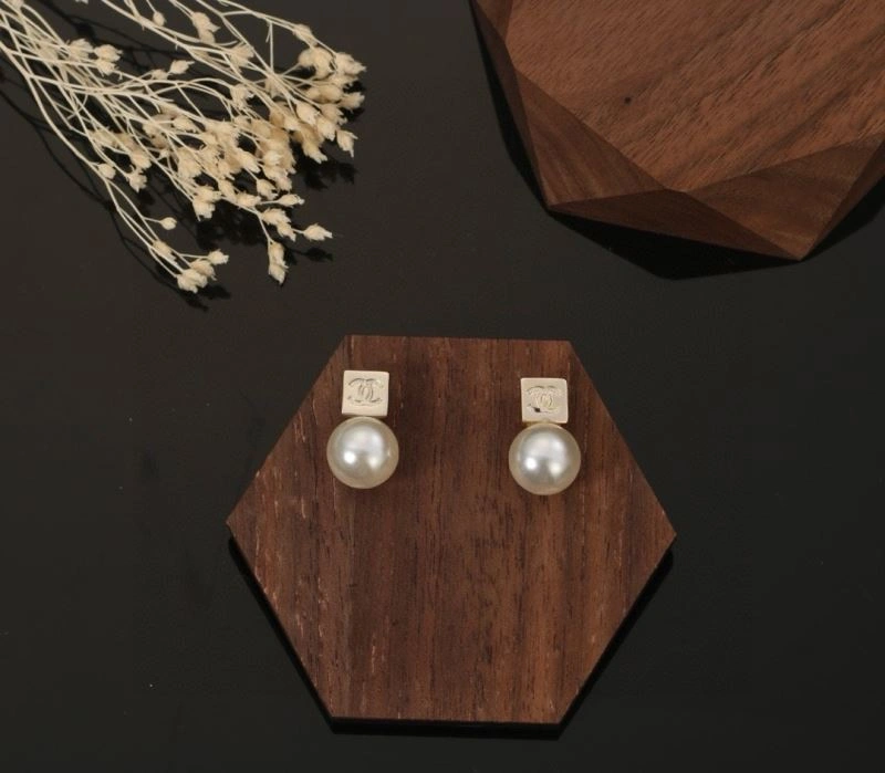 Sophisticated Chanel Earrings 231212