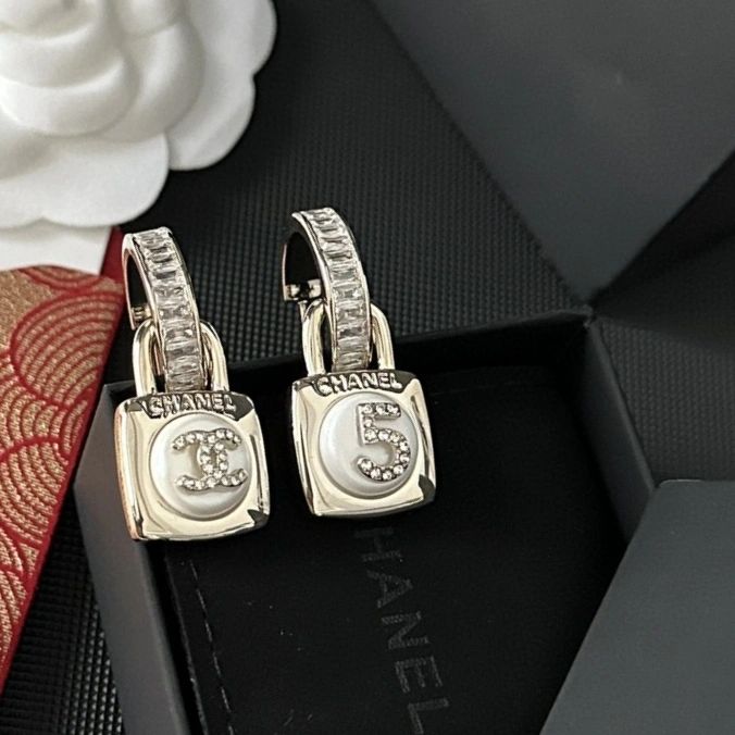 EyeCatching Chanel Earrings 231222