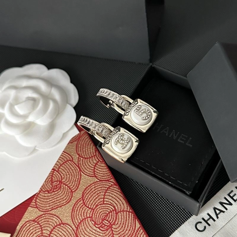EyeCatching Chanel Earrings 231222