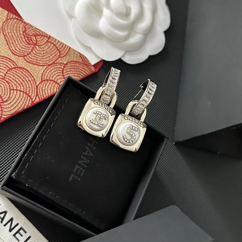 EyeCatching Chanel Earrings 231222