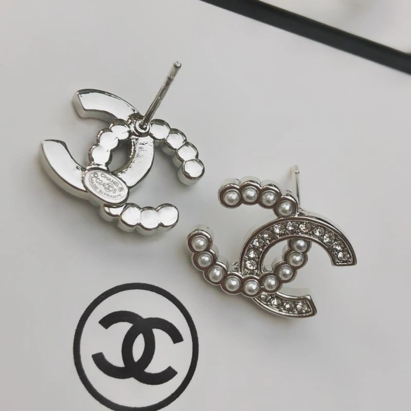 Comfortable Chanel Earrings 231162