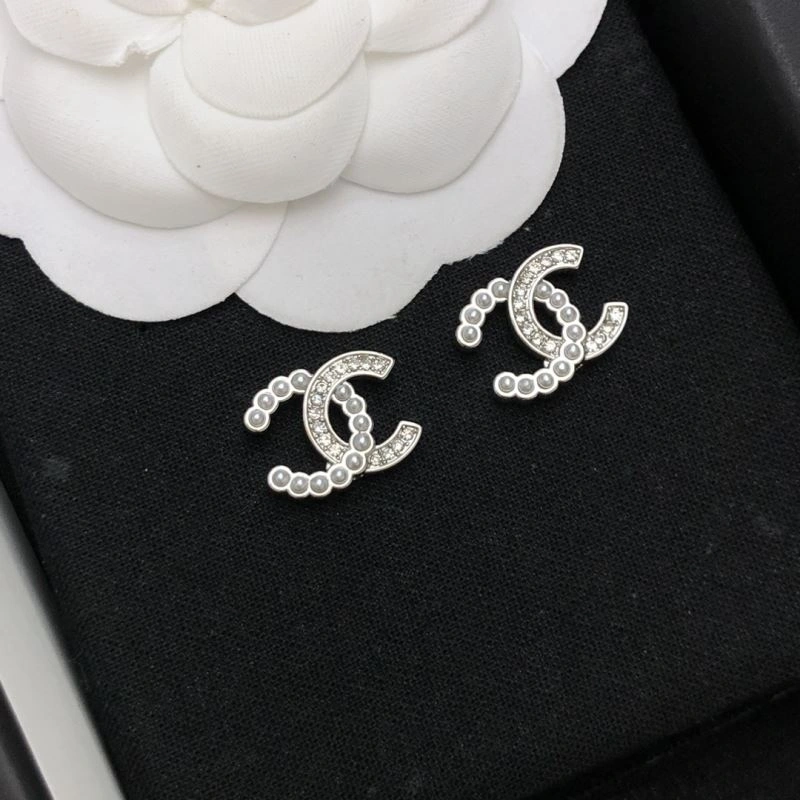 Comfortable Chanel Earrings 231162
