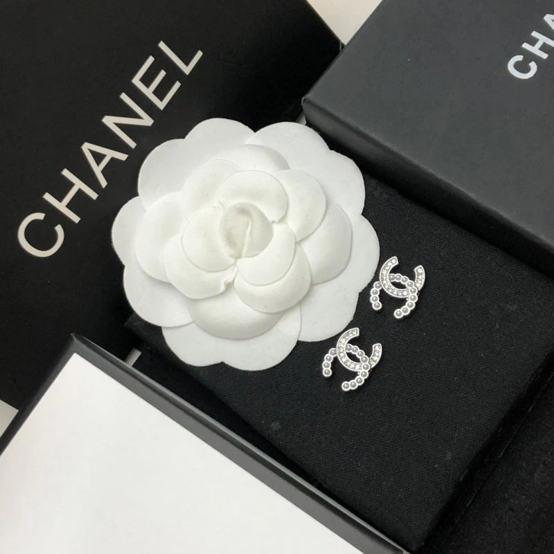 Comfortable Chanel Earrings 231162