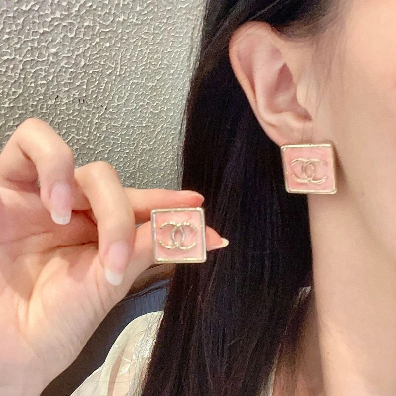 Lightweight Chanel Earrings 231135