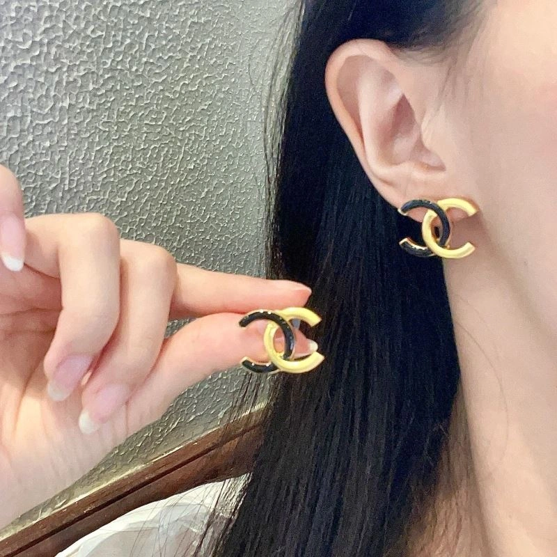 Supportive Chanel Earrings 231158