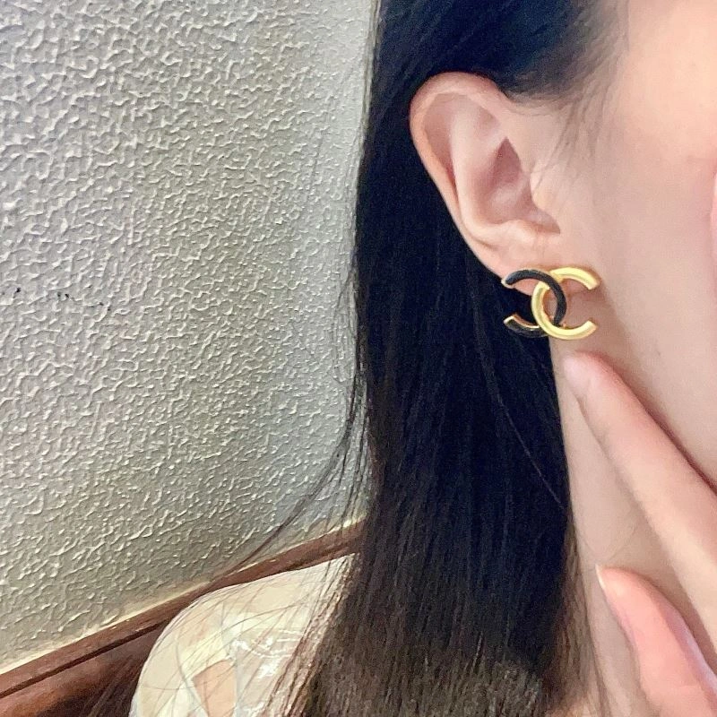 Supportive Chanel Earrings 231158