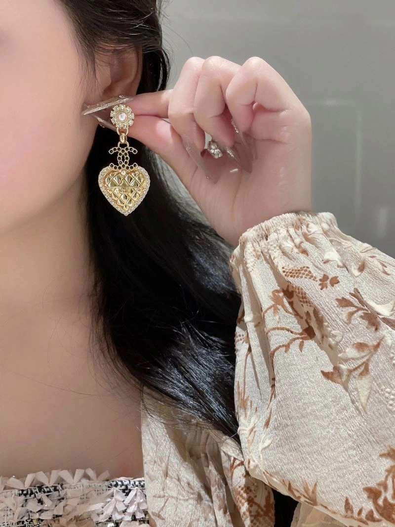 Effortless Chanel Earrings 231110