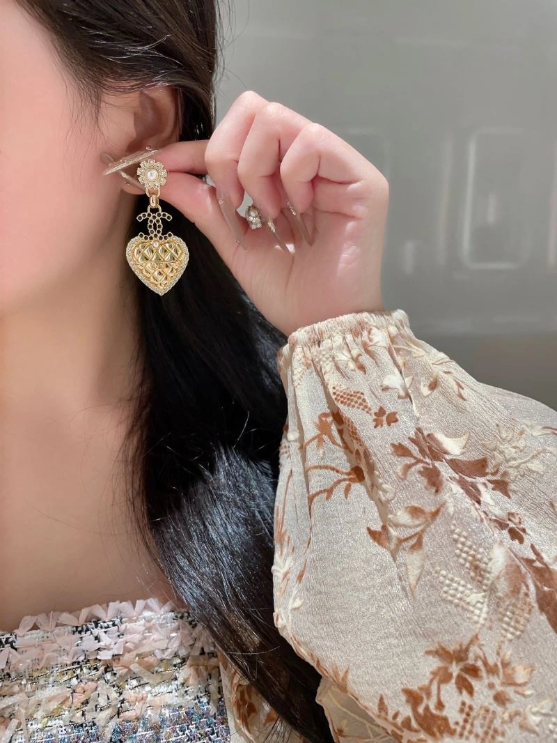Effortless Chanel Earrings 231110