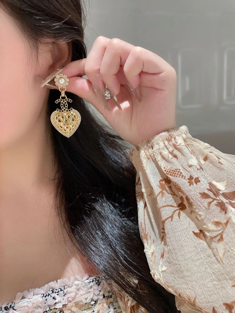 Effortless Chanel Earrings 231110