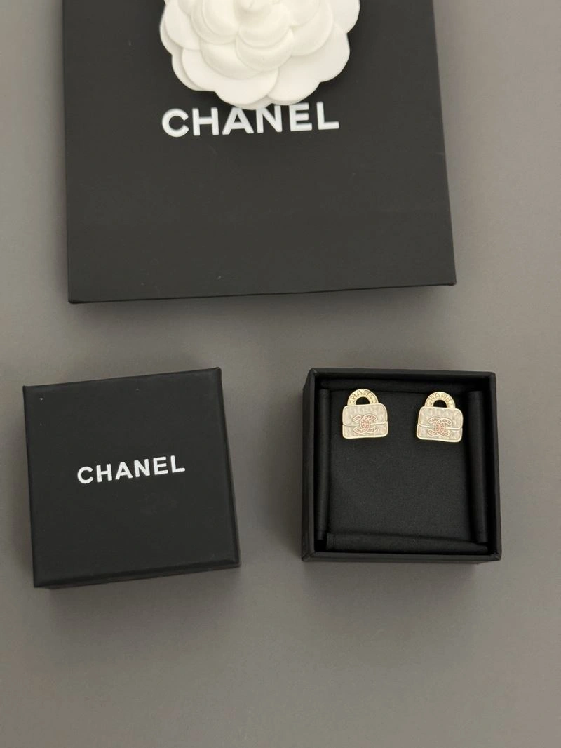 Chanel Earrings SoftTouch 231108