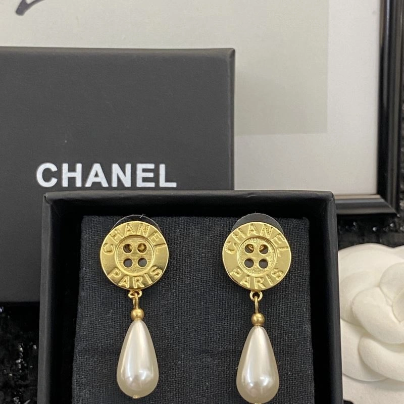 Chanel Earrings Affordable 231078