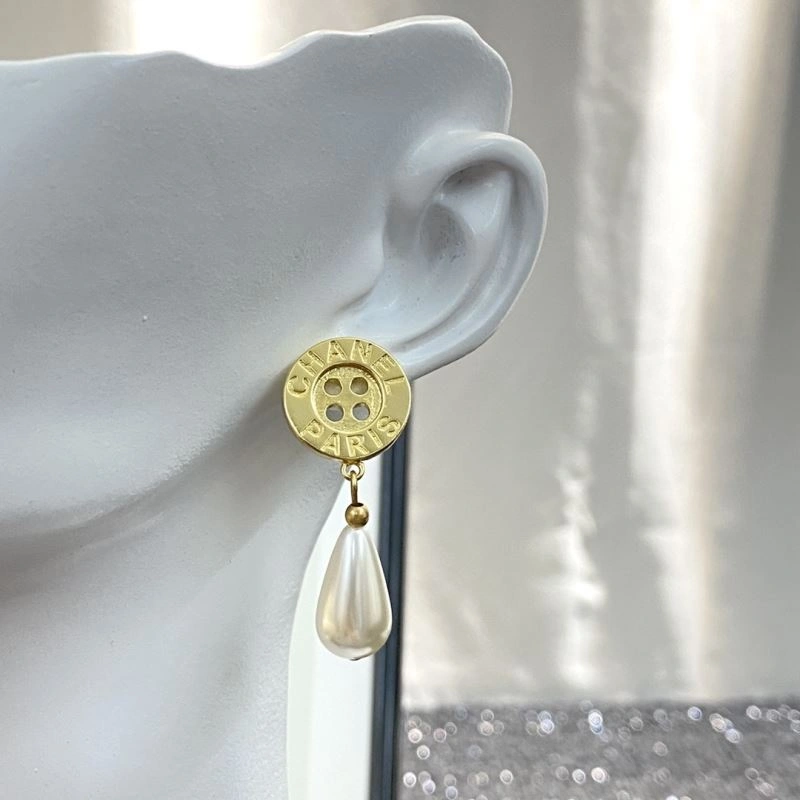 Chanel Earrings Affordable 231078