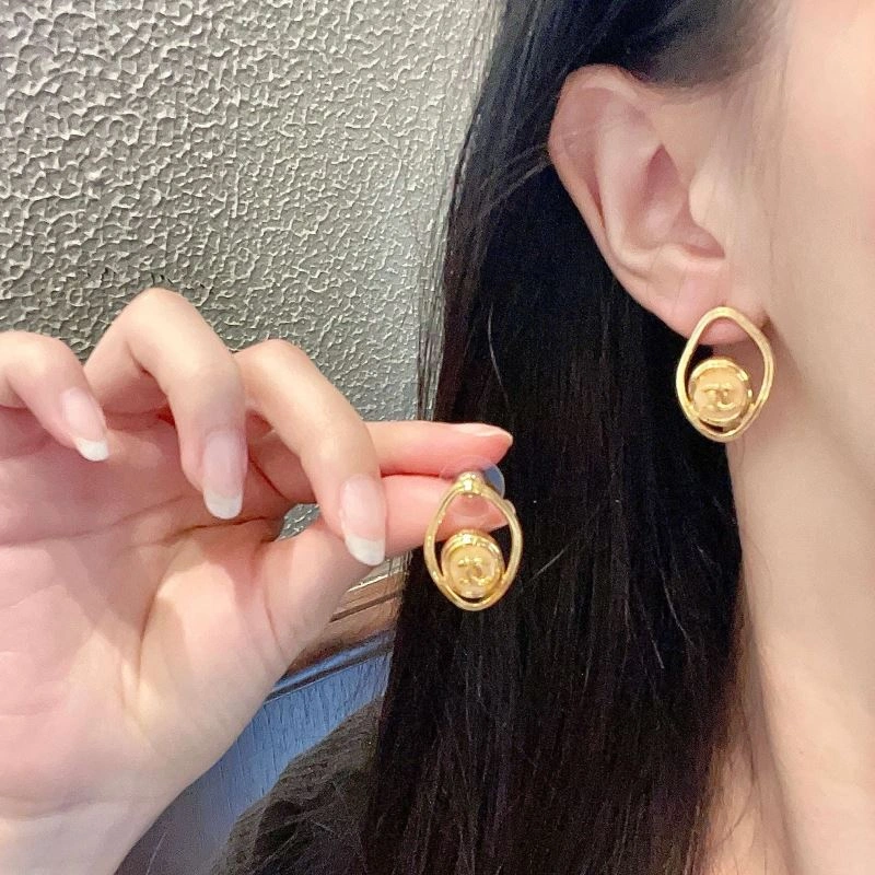 Sustainable Chanel Earrings 231060