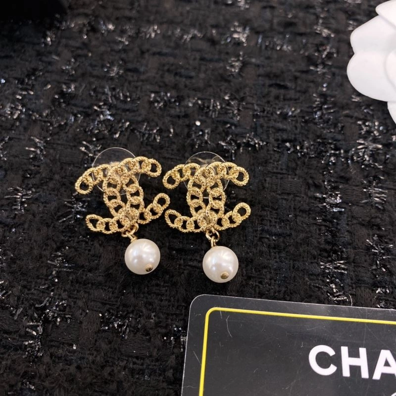 Comfortable Chanel Earrings 230757
