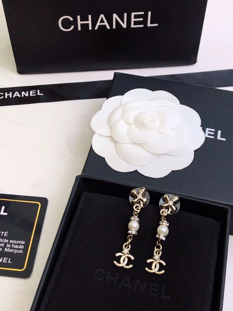 EyeCatching Chanel Earrings 230751
