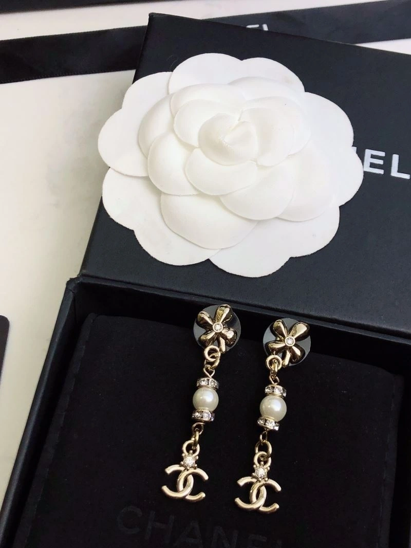 EyeCatching Chanel Earrings 230751