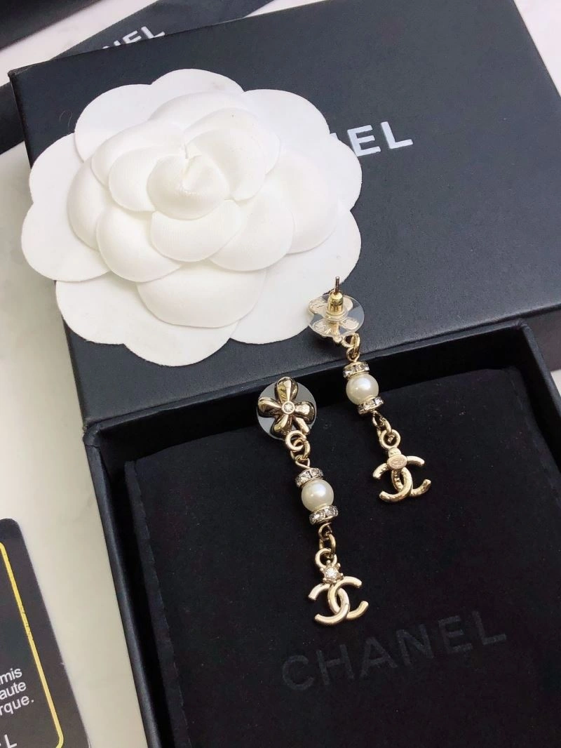 EyeCatching Chanel Earrings 230751