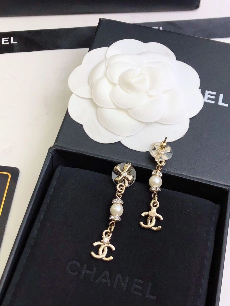 EyeCatching Chanel Earrings 230751