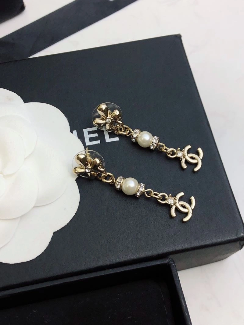 EyeCatching Chanel Earrings 230751