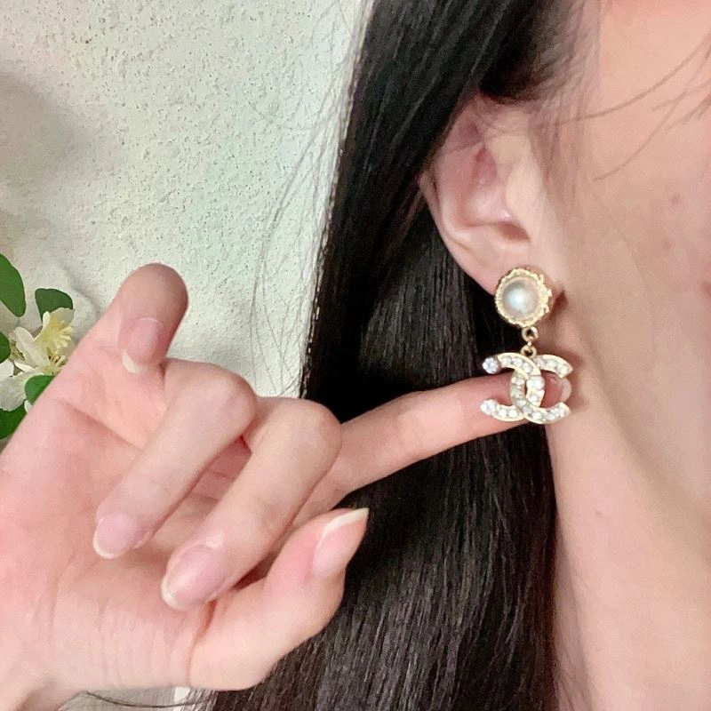Chanel Earrings Elegant 230767