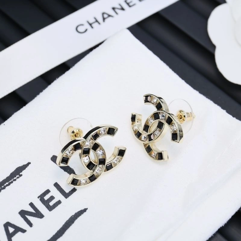 Chanel Earrings Versatile 230708