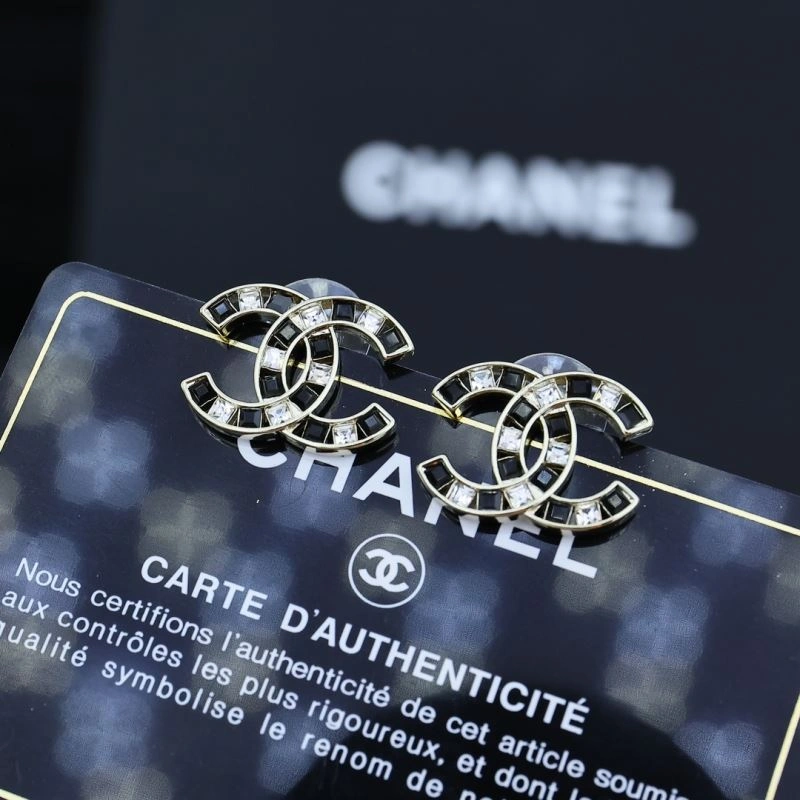 Chanel Earrings Versatile 230708