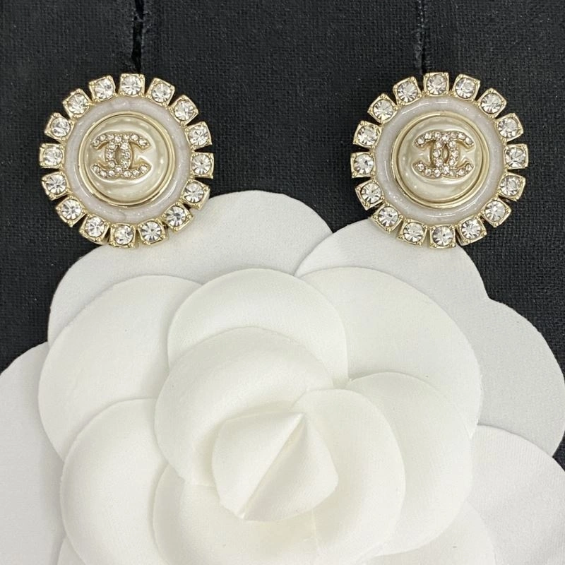 Minimalist Chanel Earrings 230676