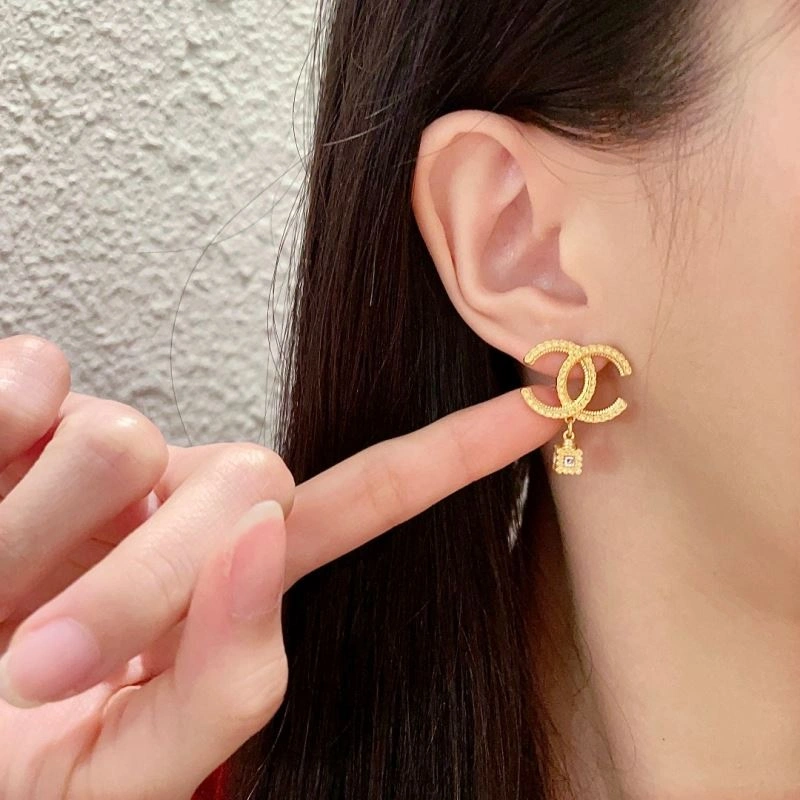Sustainable Chanel Earrings 230693