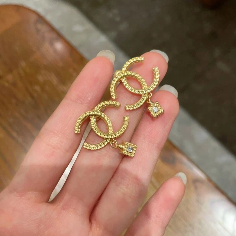 Sustainable Chanel Earrings 230693