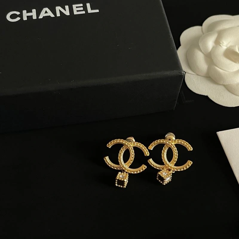 Sustainable Chanel Earrings 230693