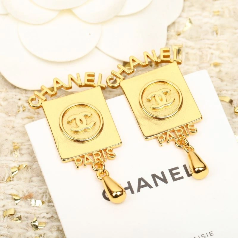 Effortless Chanel Earrings 230650