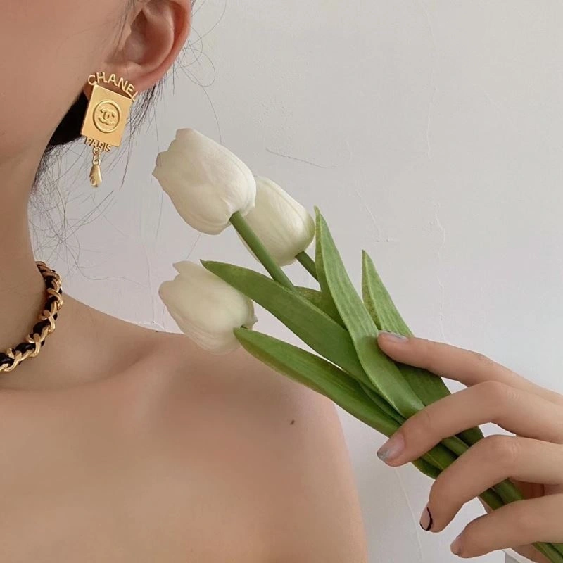 Effortless Chanel Earrings 230650
