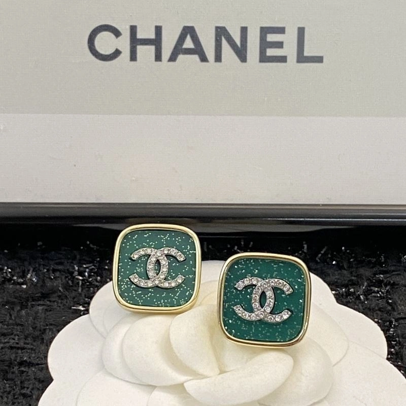 Lightweight Chanel Earrings 230655