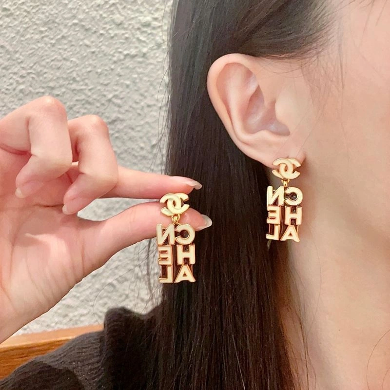 Chanel Earrings Comfortable 230640
