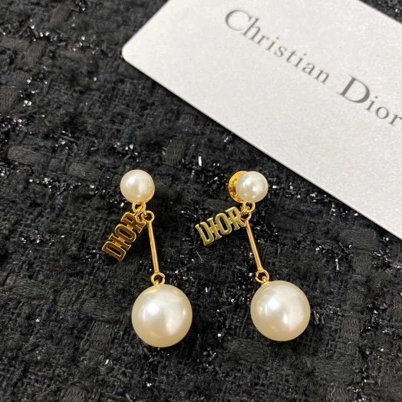 Chanel Earrings Trendsetting 230598