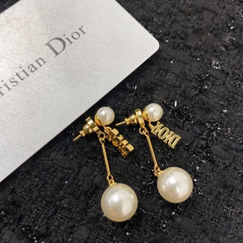 Chanel Earrings Trendsetting 230598