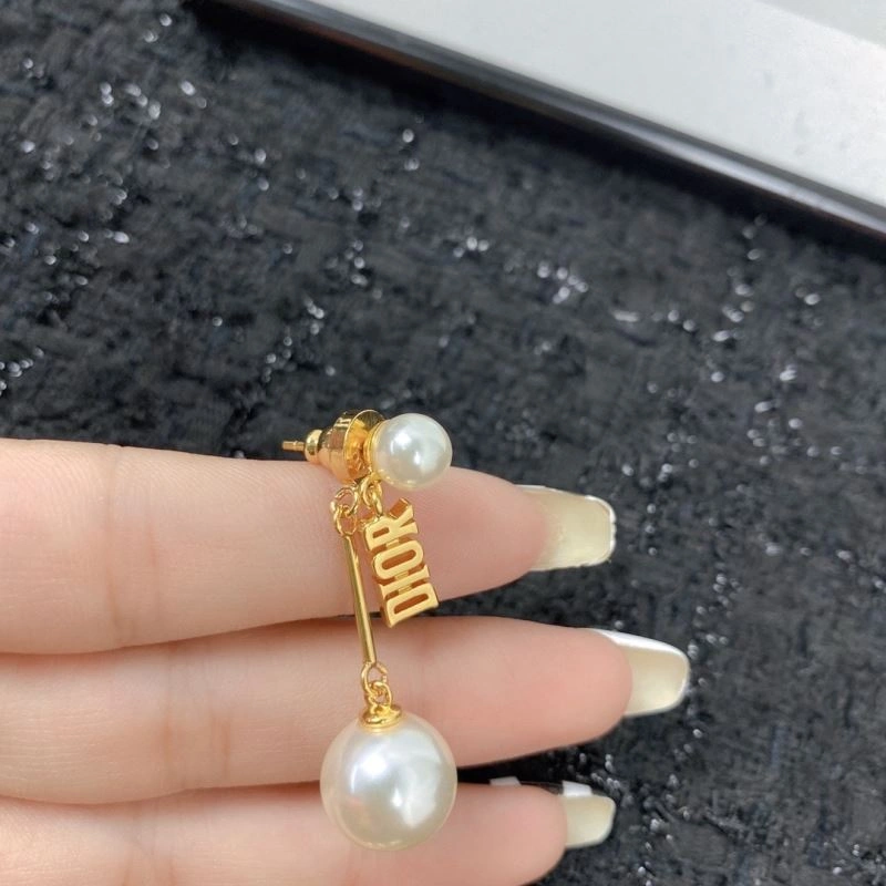 Chanel Earrings Trendsetting 230598