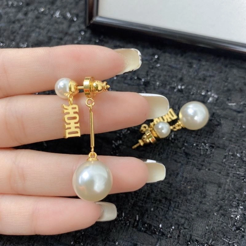 Chanel Earrings Trendsetting 230598