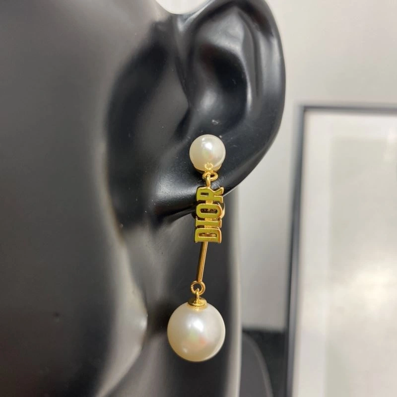Chanel Earrings Trendsetting 230598