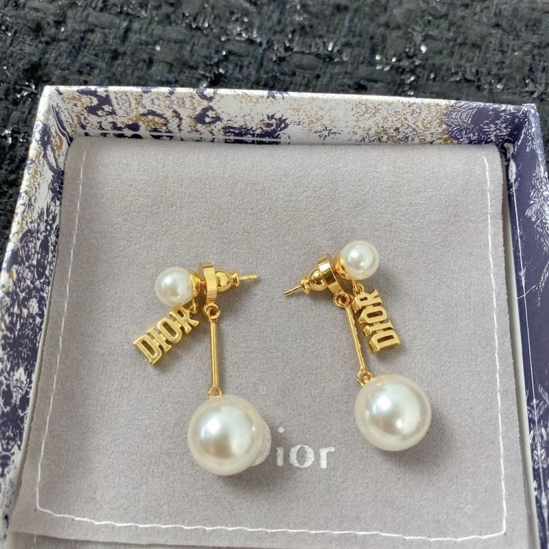 Chanel Earrings Trendsetting 230598