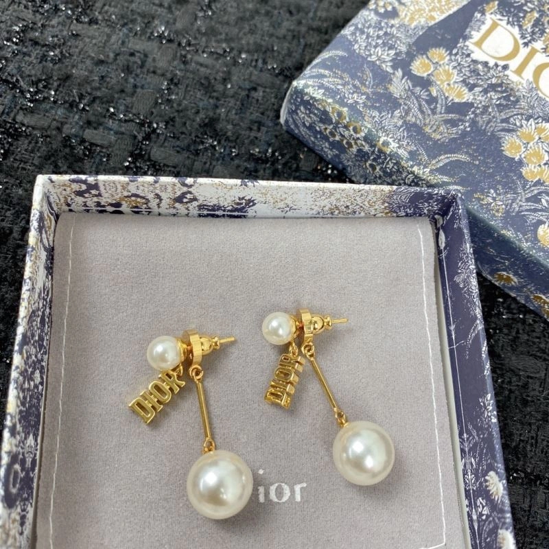 Chanel Earrings Trendsetting 230598