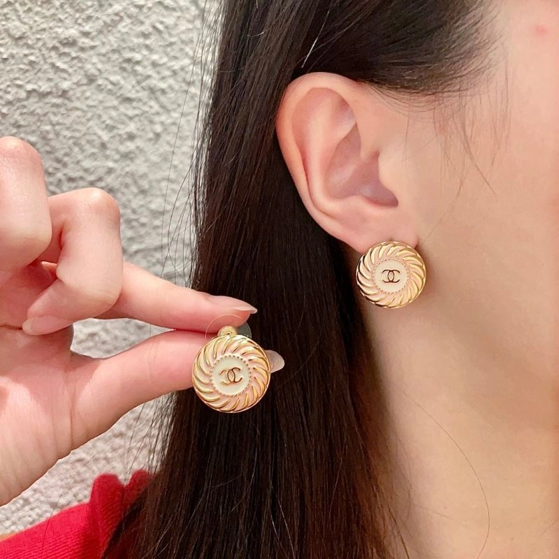Refined Chanel Earrings 230554