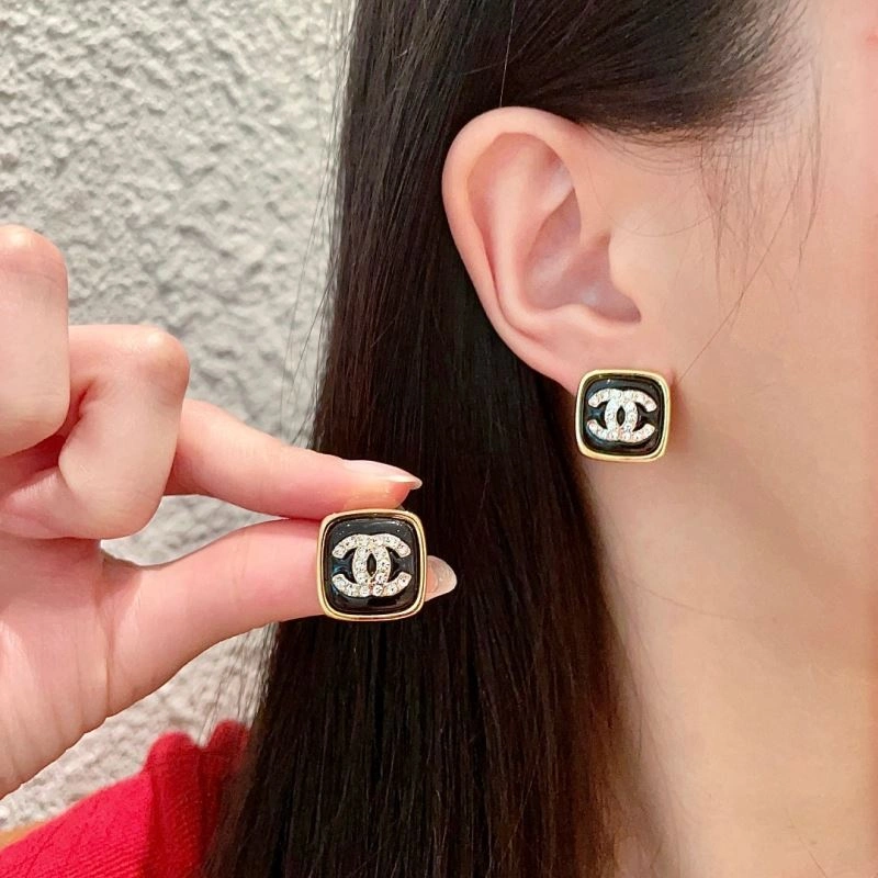 Seasonal Chanel Earrings 230589