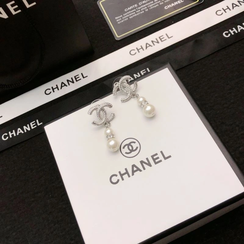 EyeCatching Chanel Earrings 230544
