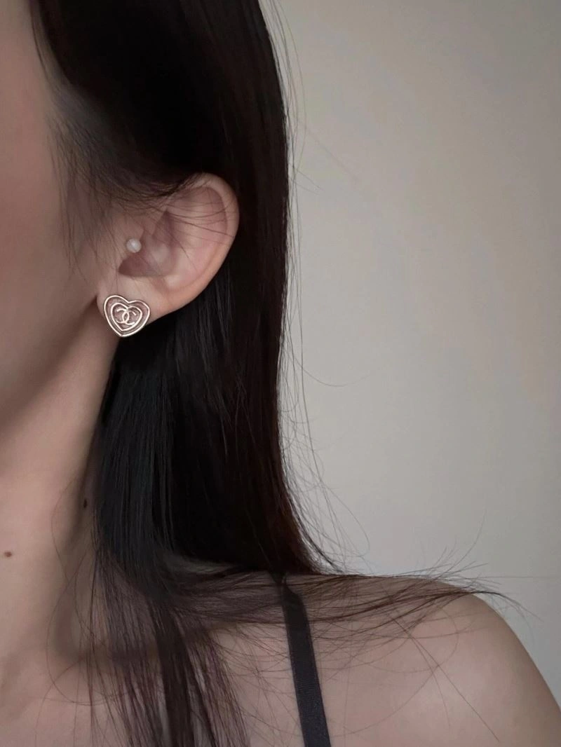 Lightweight Chanel Earrings 232309